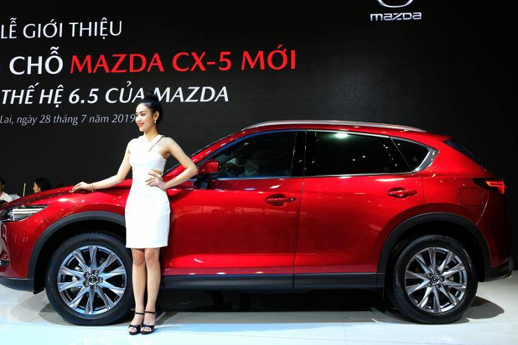 Mazda CX-5 2.5 AWD tiêu thụ nhiên liệu 7,44 lít/ 100 km đường hỗn hợp. Xe hiện có giá bán tại Việt Nam từ 1,049 tỷ đồng