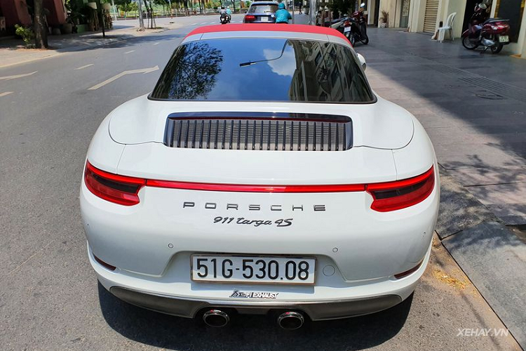 Porsche 911 Targa 4S hàng hiếm này đã được chủ nhân sơn lại bộ mâm và trang bị ống xả FI để tăng thêm sự phấn khích của âm thanh động cơ