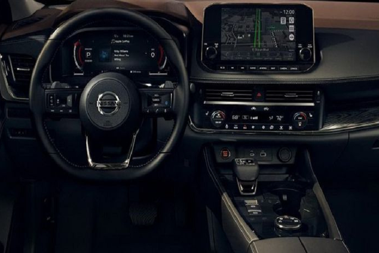 Đối với nội thất, Nissan X-Trail mới được trang bị vô lăng đáy phẳng thể thao, cụm đồng hồ đo kỹ thuật số hoàn toàn và màn hình thông tin giải trí gắn trên cùng, rất thiết thực. Công tắc của hệ thống điều khiển điều hòa nằm bên dưới chứ không được tích hợp vào màn hình cảm ứng, đây cũng là một lựa chọn thiết thực khác của Rogue.