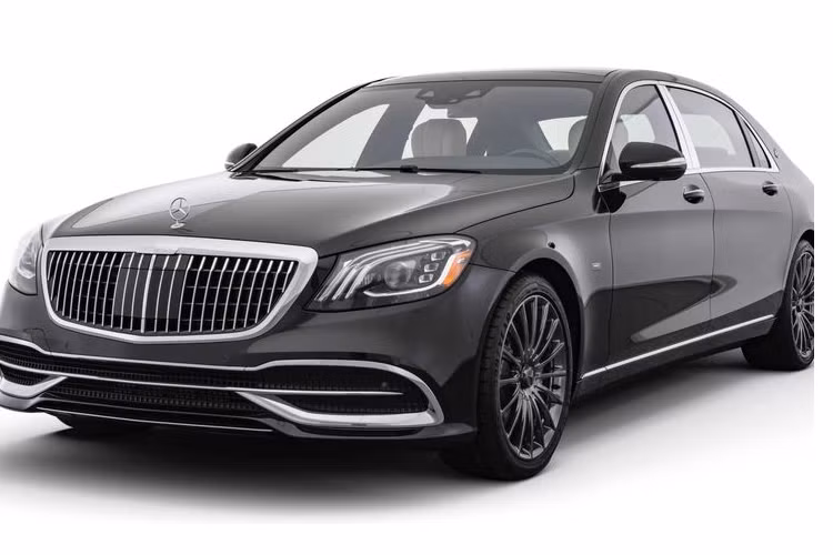  Mercedes-Maybach S650 Night Edition mới được cho là đại diện đỉnh cao tuyệt đối của sự sang trọng. Phiên bản này sẽ chỉ được cung cấp ở thị trường Hoa Kỳ, và chỉ có 15 chiếc được sản xuất, vì vậy, nó độc quyền hơn rất nhiều so với phiên bản Final Edition mang nhãn hiệu AMG (130 chiếc).