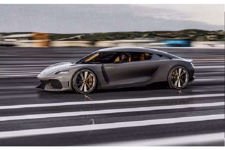 Tương tự các mẫu siêu xe của Koenigsegg, khung gầm của Gemera sử dụng sợi carbon siêu nhẹ, tính năng nâng hạ gầm tự động. Mâm xe bằng sợi carbon được bọc trong lốp Michelin Pilot Sport 4S với bánh trước là 21 inch và bánh sau 22 inch.