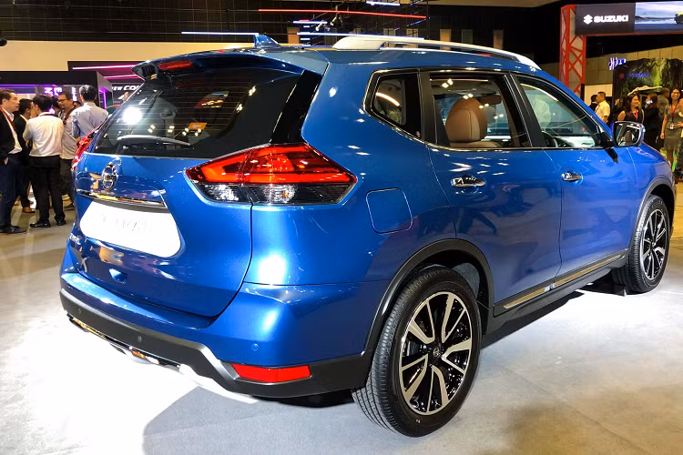 Trong khi đó, tại một số thị trường như Thái Lan, mẫu xe SUV Nissan X-Trail mới không được phân phối phiên bản máy 2.0L này, thay vào đó là 2 lựa chọn động cơ 2.5L N/A và 2.0L mild-hybrid.