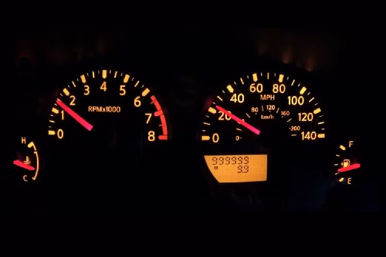 Được biết, sau khi chạy hết 801.000 dặm (1.289.084 km), ông Murphy mới phải thay bộ ly hợp nguyên bản cho xe. Trong khi đó, dây đai cam nguyên bản của động cơ được thay mới sau quãng đường 700.000 dặm (1.126.540 km). Riêng két nước làm mát và máy dao điện không bị hỏng cho đến khi xe chạy được 450.000 dặm (724.204 km).