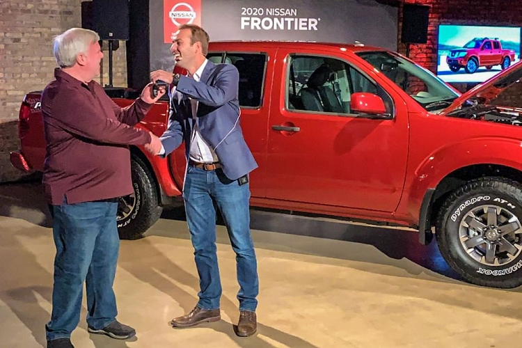 Như đã đưa tin, theo nghiên cứu của iSeeCars.com, Nissan Frontier là một trong những mẫu xe bán tải được chủ nhân đầu tiên giữ lại dùng trong thời gian lâu nhất tại Mỹ. Có đến 9,3% những người mua Nissan Frontier giữ mẫu xe này lại để dùng trong thời gian ít nhất 15 năm.