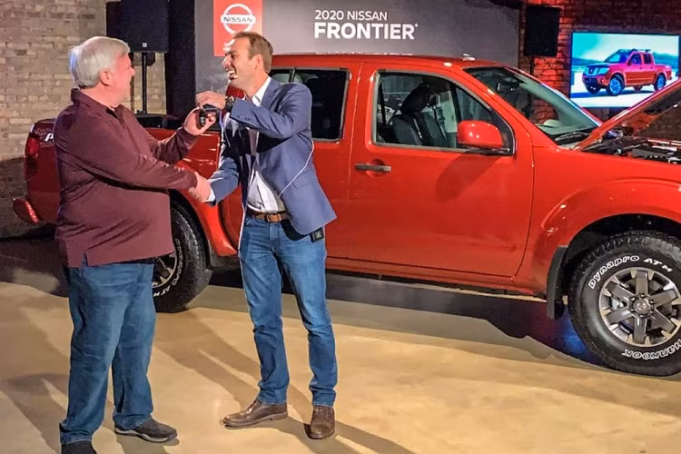 Như đã đưa tin, theo nghiên cứu của iSeeCars.com, Nissan Frontier là một trong những mẫu xe bán tải được chủ nhân đầu tiên giữ lại dùng trong thời gian lâu nhất tại Mỹ. Có đến 9,3% những người mua Nissan Frontier giữ mẫu xe này lại để dùng trong thời gian ít nhất 15 năm.