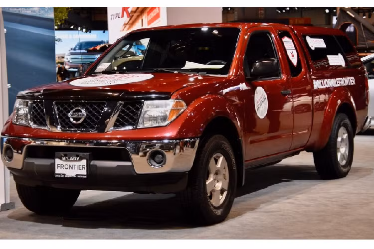 Triển lãm Ô tô Chicago 2020 hiện đang diễn ra tại Mỹ không chỉ thu hút với những mẫu xe mới ra mắt như Volkswagen Atlas, Honda Civic Type R, Toyota Highlander XSE hay Ford GT. Bên cạnh đó, trong triển lãm này, hãng xe Nhật Bản còn tổ chức một sự kiện đặc biệt, đó là trao chiếc xe bán tải Nissan Frontier đời mới nhất cho một khách hàng.