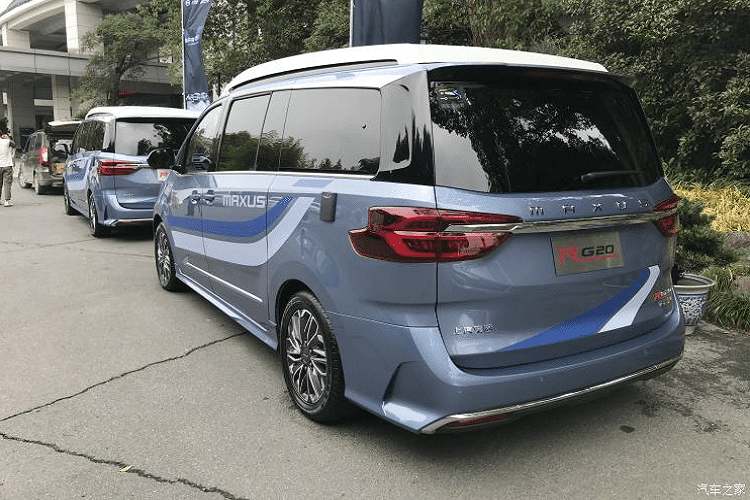 Maxus RG20 thế hệ mới mang dáng vẻ to rộng, vuông vắn như bạn kỳ vọng ở một mẫu xe van, trong xe có một chiếc giường 2 người ở phía dưới, và thêm một giường nhỏ ở khu vực nóc nâng cấp. Tuy nhiên phần tuyệt nhất của chiếc xe này là một hệ thống tắm vòi hoa sen bên ngoài.