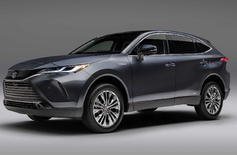 Phiên bản Toyota Venza 2021 mới được trang bị động cơ hybrid gồm một động cơ 4 xy lanh 2.5L kết hợp 3 mô tơ điện và một bộ pin lithium-ion đặt ở ghế sau. Nó cho phép chiếc crossover sản sinh công suất 219 mã lực cùng mức tiêu thụ nhiên liệu vào khoảng 5,88 L/100km. Mẫu crossover sở hữu hệ dẫn động AWD tiêu chuẩn. Trong đó, một mô tơ điện ở phía sau sẽ cung cấp lực kéo cho xe khi cần thiết.