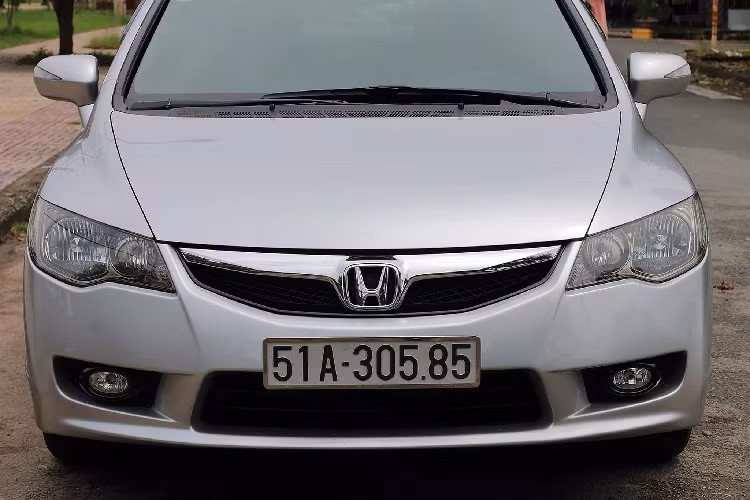 Thậm chí, khi Honda đổi sang thiết kế mới cho Civic ở thế hệ thứ 9 (2012 - 2016), khách hàng Việt đã không còn đón nhận nó nồng nhiệt nữa, điều này khiến doanh số Civic thế hệ thứ 9 lao dốc và nhanh chóng trở thành một mẫu xe “ế ẩm” và “trầm lặng” trên thị trường, trước khi được vực dậy bằng thế hệ thứ 10 ngày nay.
