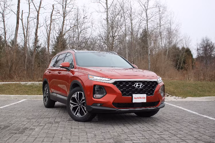 Dẫu vậy, cũng có một số bình luận mang ý kiến trái chiều như: “Đã làm thì làm cho tới luôn, đầu gà đít vịt này thấy kì quá”.