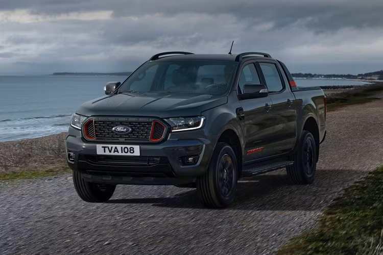 Giá xe Ford Ranger Thunder 2020 đặc biệt này là 32.965 bảng Anh, tương đương 39.900 USD (926,5 triệu đồng). Trong năm 2019 đã có 52.500 chiếc Ford Thunder đến tay khách hàng, trong đó có hơn 16.000 chiếc được bán tại thị trường Anh.