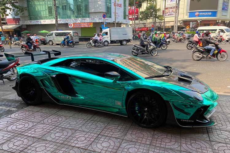 Bộ bodykit giới hạn đặc biệt dành riêng cho Aventador này được Liberty Walk công bố tại Triển lãm Tokyo 2018 diễn ra vào đầu năm 2018. Với sự chịu chi của chủ cũ là vị đại gia Vũng Tàu, Việt Nam đã trở thành nước thứ 2 tại Đông Nam Á có được một chiếc Aventador Limited Edition 50 (sau Thái Lan).