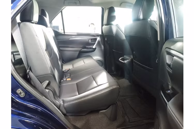 Trong tương lai gần, Toyota Fortuner 2021 sẽ nhanh chóng về Việt Nam. Trong đó, phiên bản 2.4L AT sẽ rất phù hợp đối với những khách hàng có nhu cầu mua SUV 7 chỗ chạy dịch vụ hay phục vụ cho gia đình.