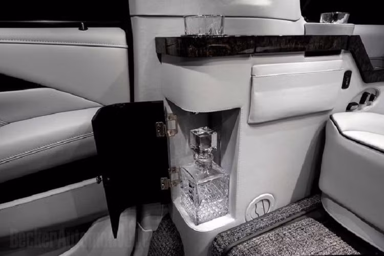 Chia sẻ về chiếc Cadillac Escalade ESV của mình, ông Sylvester Stallone cho biết: "Tôi rất thích tự tay thiết kế khoang nội thất siêu sang trọng với Howard Becker. Các thiết bị điện tử trên xe và chất lượng của chiếc Escalade ESV này là đỉnh nhất. Hy vọng chủ sở hữu mới của chiếc xe sẽ gắn bó nhiều năm với xe để trải nghiệm được trọn vẹn sự hoàn hảo của Becker Cadillac ESV.