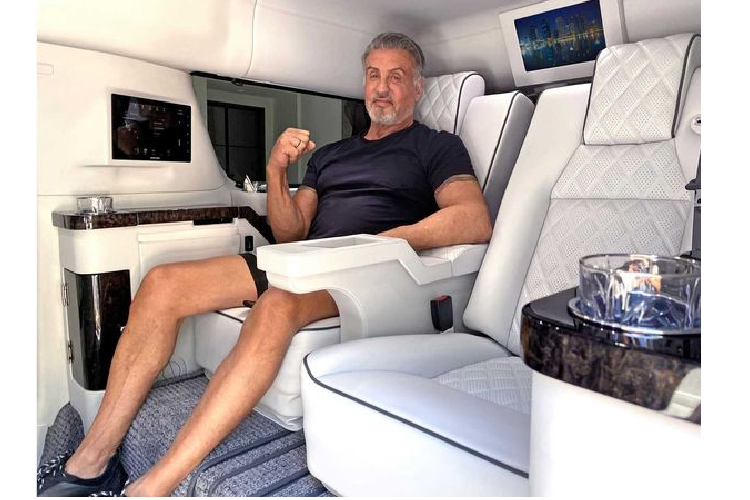 Thật trùng hợp, Cadillac Escalade ESV của Sylvester Stallone đã được tùy chỉnh đáng kể tại Becker Automotive Design (hãng độ có trụ sở ở California). Sylvester Stallone đã rao bán chiếc Escalade ESV với giá 350.000 USD (khoảng 8,1 tỷ đồng) bởi vì chiếc xe mới chỉ chạy quãng đường ngắn, giá bán mới của chiếc xe là 409.000 USD (khoảng 9,46 tỷ đồng).