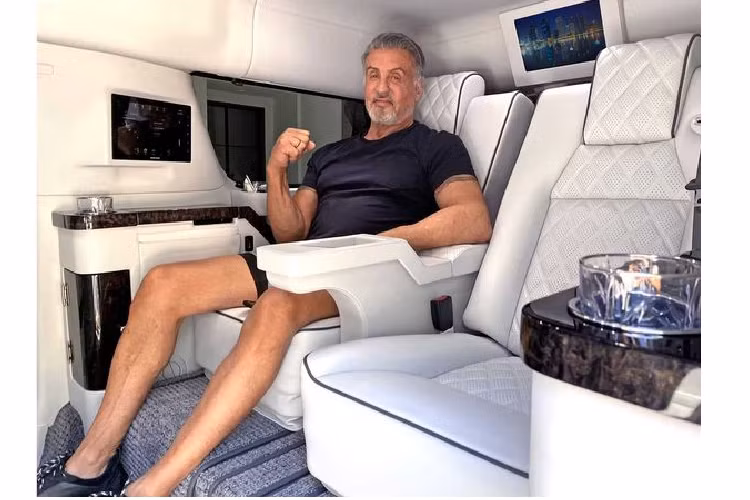 Thật trùng hợp, Cadillac Escalade ESV của Sylvester Stallone đã được tùy chỉnh đáng kể tại Becker Automotive Design (hãng độ có trụ sở ở California). Sylvester Stallone đã rao bán chiếc Escalade ESV với giá 350.000 USD (khoảng 8,1 tỷ đồng) bởi vì chiếc xe mới chỉ chạy quãng đường ngắn, giá bán mới của chiếc xe là 409.000 USD (khoảng 9,46 tỷ đồng).