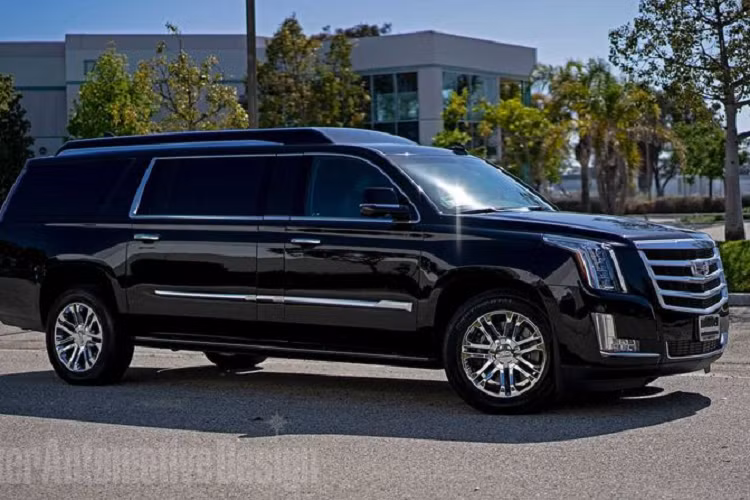 Sắp tới Cadillac sẽ ra mắt phiên bản 2021 của Escalade ESV, xe dự kiến được bán với giá 80.490 USD (tương đương 1,862 tỷ đồng) và sẽ mở bán vào cuối năm nay.