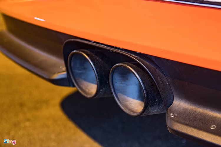 Porsche 911 GT3 RS được trang bị động cơ 6 xy-lanh 4.0L, sản sinh công suất 500 mã lực và mô-men xoắn 460 Nm. Xe đi kèm hộp số PDK 7 cấp danh tiếng của Porsche. Với động cơ phun nhiên liệu trực tiếp dung tích lớn nhất và mạnh nhất của gia đình 911, 911 GT3 RS có khả năng tăng tốc 0-100 km/h trong 3,3 giây, 0-200 km/h trong 10,9 giây.