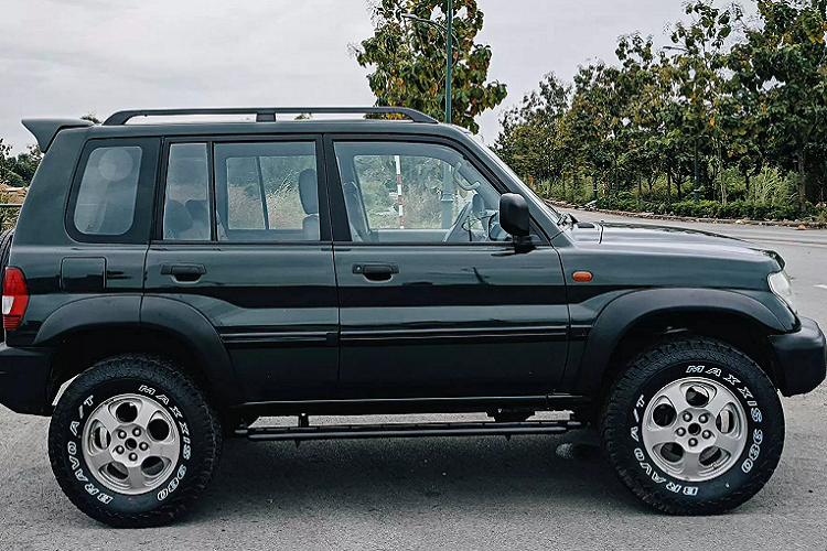 Giá xe Mitsubishi Pajero Pinin đời 2001 độc nhất vô nhị tại Việt Nam này được chào bán với mức 420 triệu đồng, ngang tầm giá của các mẫu xe hạng A phổ thông. Đây là lựa chọn dành cho những khách hàng thích chơi hàng độc, cần một chiếc SUV nhỏ gọn di chuyển linh hoạt trên nhiều điều kiện đường sá.