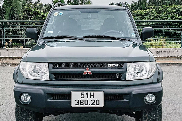 Bản thân Pajero Pinin là một chiếc xe Nhật, nhưng mang thiết kế Ý, đây là sản phẩm hợp tác giữa hãng Mitsubishi Motors và Pininfarina. Trong đó, tên gọi “Pinin” của xe mang ý nghĩa tôn vinh hãng thiết kế Ý – Pininfarina, Ý.