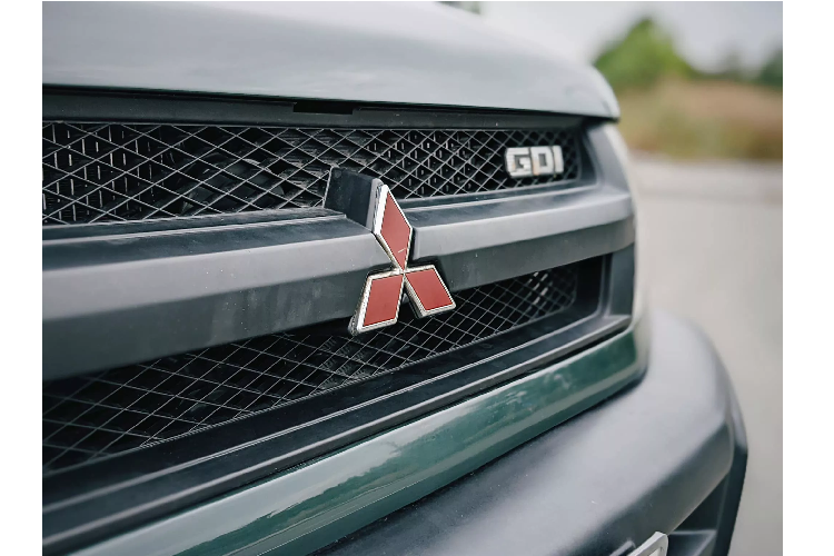 Một số phụ tùng cốt lõi như động cơ 2.0L GDI và hệ thống truyền động đều nguồn gốc từ Nhật Bản. Trong khi các thành phần thân xe sẽ được sản xuất bởi các nhà cung cấp Ý và châu Âu khác. Mitsubishi Pajero Pinin được bán ở thị trường châu Âu như: Ý, Tây Ban Nha, Đức, Bồ Đào Nha, Anh, Áo, Bỉ và Thụy Sĩ.