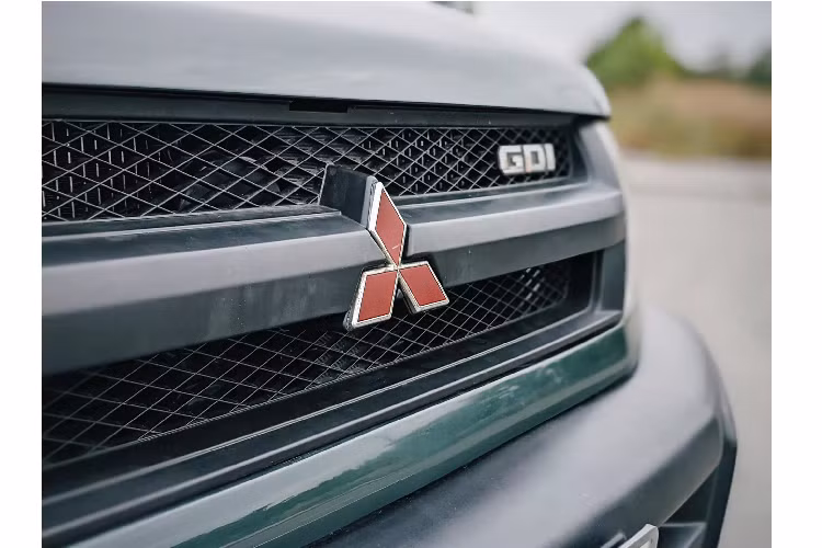 Một số phụ tùng cốt lõi như động cơ 2.0L GDI và hệ thống truyền động đều nguồn gốc từ Nhật Bản. Trong khi các thành phần thân xe sẽ được sản xuất bởi các nhà cung cấp Ý và châu Âu khác. Mitsubishi Pajero Pinin được bán ở thị trường châu Âu như: Ý, Tây Ban Nha, Đức, Bồ Đào Nha, Anh, Áo, Bỉ và Thụy Sĩ.