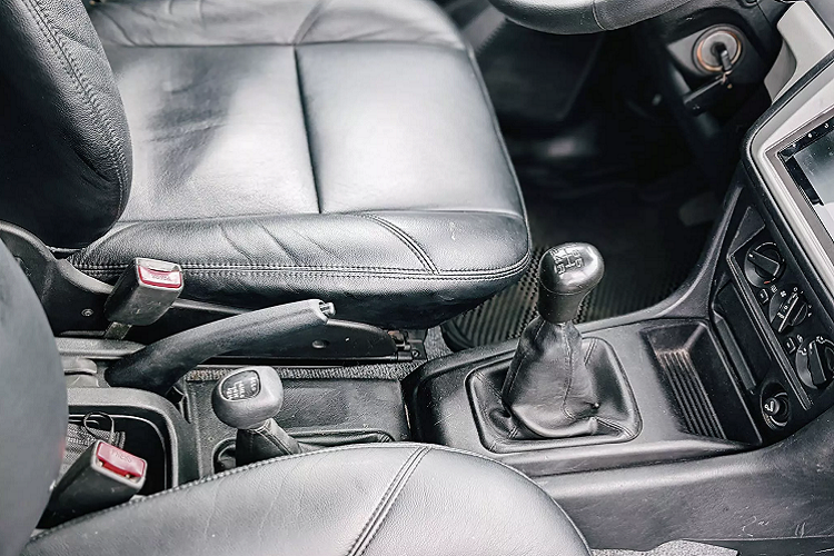 Về nội thất, xe được nâng cấp thêm màn hình Android kết hợp 4 loa của Pioneer, hỗ trợ kết nối 4G và WiFi phục vụ nhu cầu giải trí.