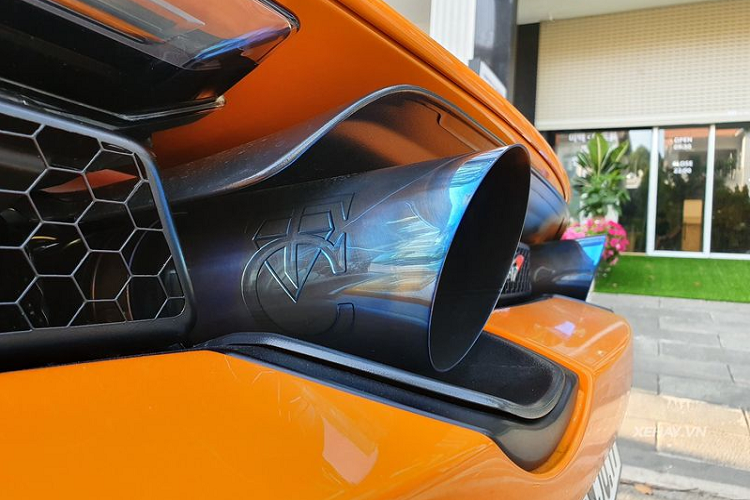 Bên cạnh đó, thiết kế tổng thể của 720S luôn dễ dàng thu hút được mọi ánh nhìn từ người đi đường bởi những đường nét mềm mại, dứt khoát và có phần tuyệt mỹ trên mọi góc độ.