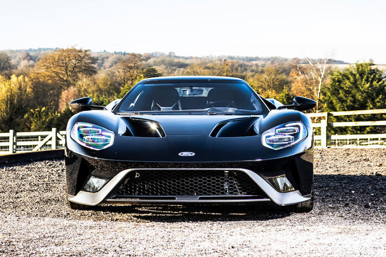 Gần đây, chiếc Ford GT đầu tiên được chuyển đến châu Âu đã được bán đấu giá. Chiếc Ford GT này mới chỉ vận hành trên quãng đường khoảng 980km và đang được đăng bán đấu giá tại Bonhams.