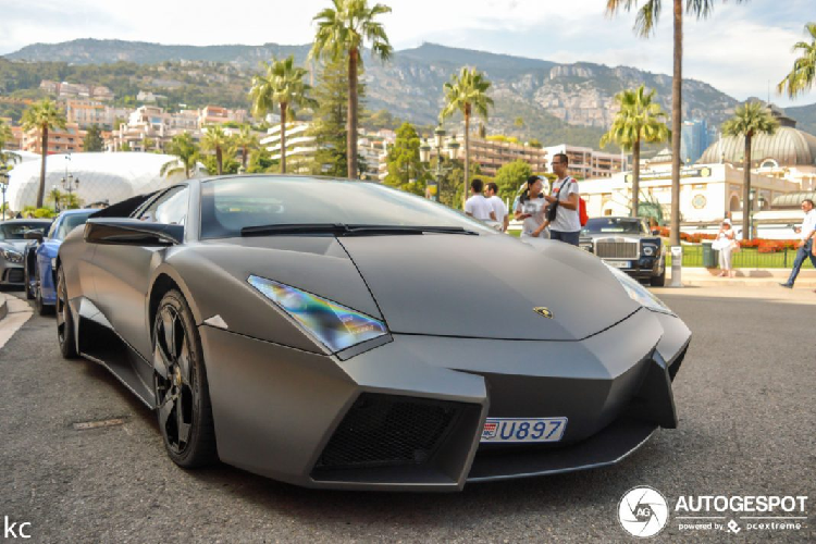 Được biết, bộ bodykit đặc biệt này có giá bán lên đến hơn 25 ngàn Đô-la (tương đương gần 600 triệu đồng). Bộ bodykit bao gồm nhiều chi tiết mới được thiết kế giống với phiên bản sản xuất giới hạn Reventón, bên cạnh đó, DarwinPro sử dụng thêm sợi carbon siêu nhẹ cho công đoạn chế tạo giúp cho các chi tiết được thêm vào sẽ giảm thiểu tối đa khối lượng tổng thể của Murcielago LP640-4.