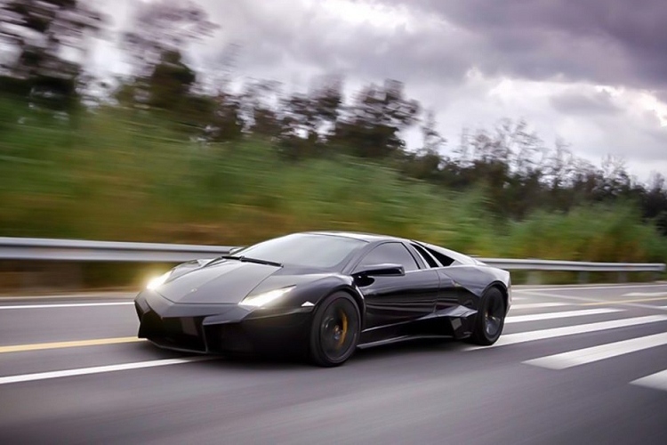 Trong đó, Murcielago SV chỉ có 186 chiếc và Reventón chỉ có vỏn vẹn 20 chiếc được xuất xưởng, vì số lượng giới hạn, không ít những hãng độ bên ngoài đã sản xuất những bộ bodykit giúp những người sở hữu Murcielago có thể nâng cấp “siêu bò” của họ thành những phiên bản cao cấp hơn.