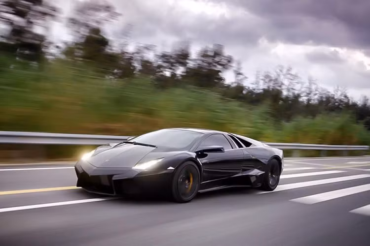 Trong đó, Murcielago SV chỉ có 186 chiếc và Reventón chỉ có vỏn vẹn 20 chiếc được xuất xưởng, vì số lượng giới hạn, không ít những hãng độ bên ngoài đã sản xuất những bộ bodykit giúp những người sở hữu Murcielago có thể nâng cấp “siêu bò” của họ thành những phiên bản cao cấp hơn.