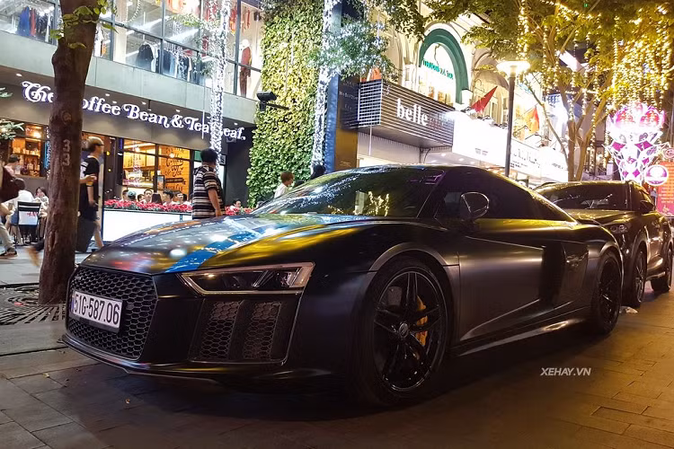 Siêu xe này thuộc là phiên bản Audi R8 V10 Plus, xe có khả năng tăng tốc từ 0-100 km/h trong 3,2 giây - nhanh nhất trên các mẫu xe Audi thương mại, tốc độ tối đa của xe đạt 330 km/h. 