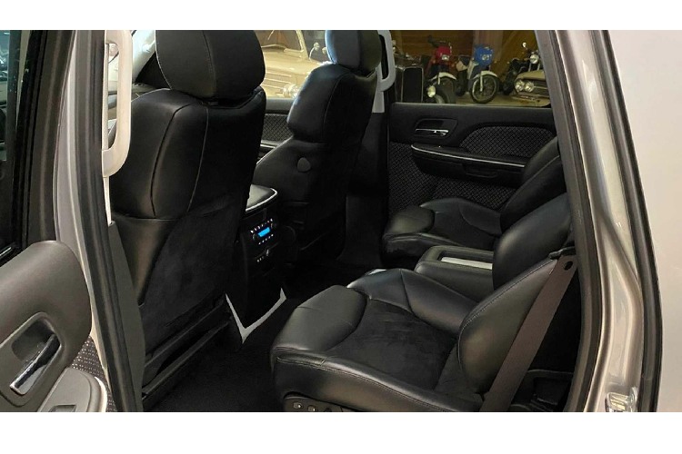 Bên cạnh đó, GM đã thực hiện một số thay đổi bên trong cabin như trang bị ghế thể thao từ thương hiệu Recaro.