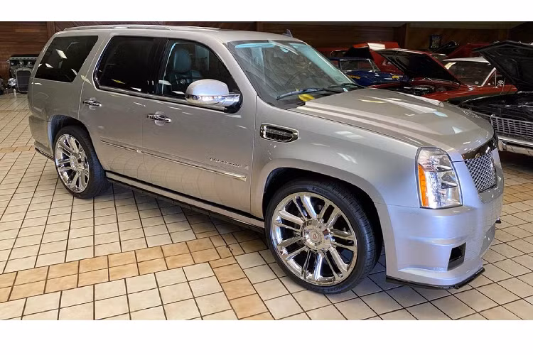Hiện tại, Cadillac đang sắp sửa giới thiệu Escalade thế hệ mới dự kiến sẽ ra mắt vào tháng 2 trước khi tung ra thị trường vào cuối năm nay.