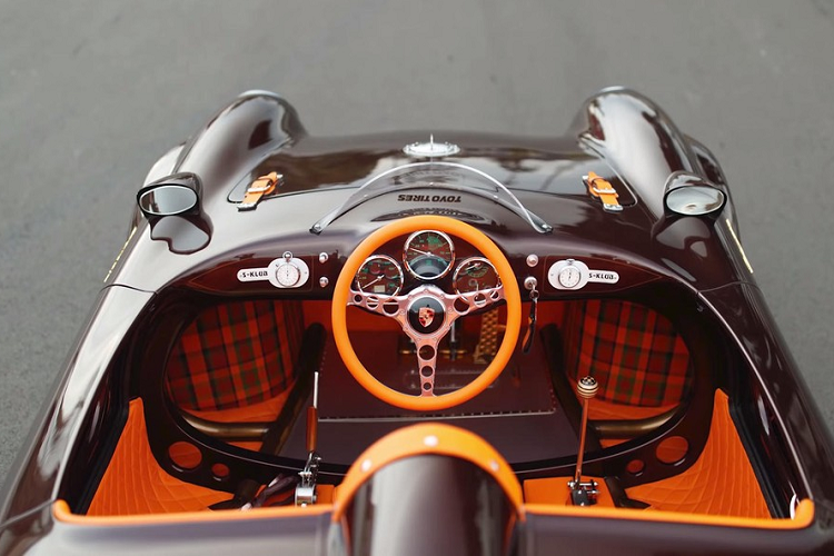 Sarkisyan nói rằng ghế ngồi trung tâm “là một điều rất khó thực hiện. Tôi luôn muốn làm điều đó vì một lý do nào đó và tôi không biết tại sao. Nó không thoải mái lắm và bạn không thể chở hành khách nào cả. Nhưng nó tạo nên một tuyên bố lớn.” Thậm chí hai anh em còn đặt tên cho chiếc xe là “Selfish” (ích kỷ), một cái tên vô cùng phù hợp. Họ cũng đã chế tạo một chiếc xe thứ hai với một hệ truyền động Subaru nhưng để lại động cơ làm mát bằng khí trong chiếc xe này.