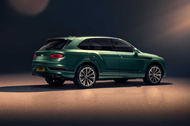 Tuy nhiên, Bentley sẽ sớm giới thiệu thêm biến thể Bentayga Hybrid PHEV và Bentayga Speed, cả hai đều dùng động cơ W12 6.0L và có thể cán tốc độ tối đa 305 km/h. Giá xe Bentley Bentayga 2021 hiện chưa được công bố chính thức ra thị trường.