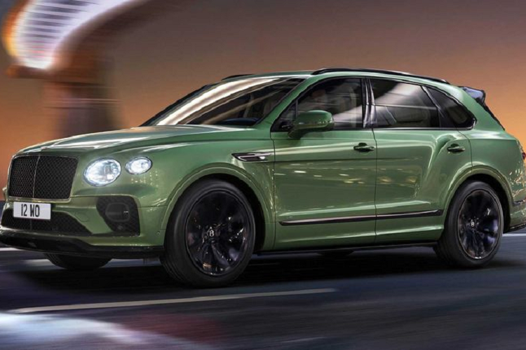 Ngoài ra, cản trước của Bentayga nâng cấp mới cũng được thiết kế khỏe khoắn hơn. Nhìn chung, mặt tiền của chiếc SUV siêu sang đã được trau chuốt theo hướng gọn gàng, hiện đại nhưng cũng có cả sự mạnh mẽ.