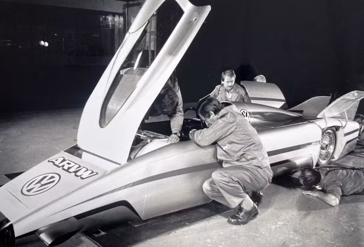 Để so sánh, trong năm 2018, Mercedes-Benz đã tự hào rằng A-Class Sedan có hệ số lực cản 0,22 “thấp nhất” đối với một chiếc xe sản xuất thương mại trên thế giới”. Tuy nhiên, con số ấn tượng này thực tế đã bị đánh bại trước đó nhiều năm khi Volkswagen XL1 có hệ số lực cản chỉ 0,189.