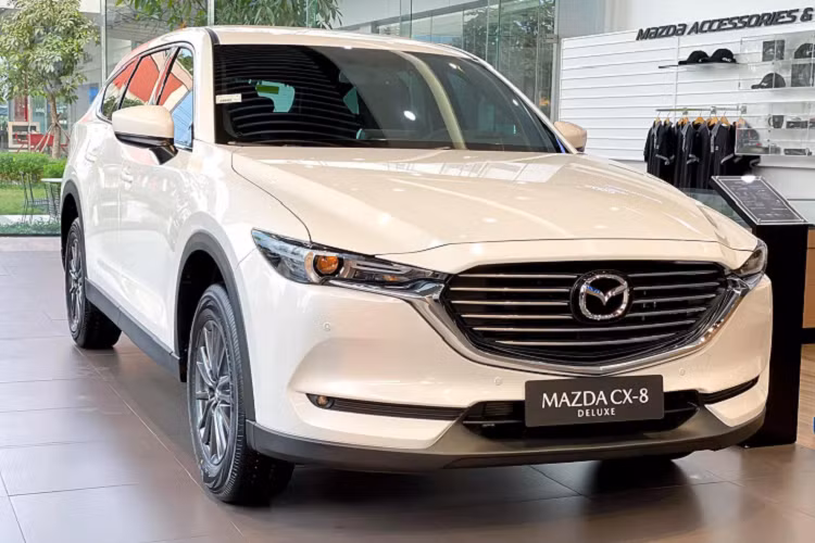 Sức mạnh được truyền xuống cầu trước (FWD) ở phiên bản tiêu chuẩn, hộp số tự động 6 cấp (6 AT). Động cơ 2.5L này được trang bị hệ thống Dừng/ Khởi động động cơ i-Stop.