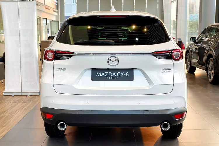 Dẫu vậy, khách hàng của Mazda CX-8 và Toyota Fortuner rất khác nhau, đa số khách mua CX-8 để phục vụ cho gia đình. Trong khi phần lớn khách mua xe Fortuner để chạy dịch vụ.