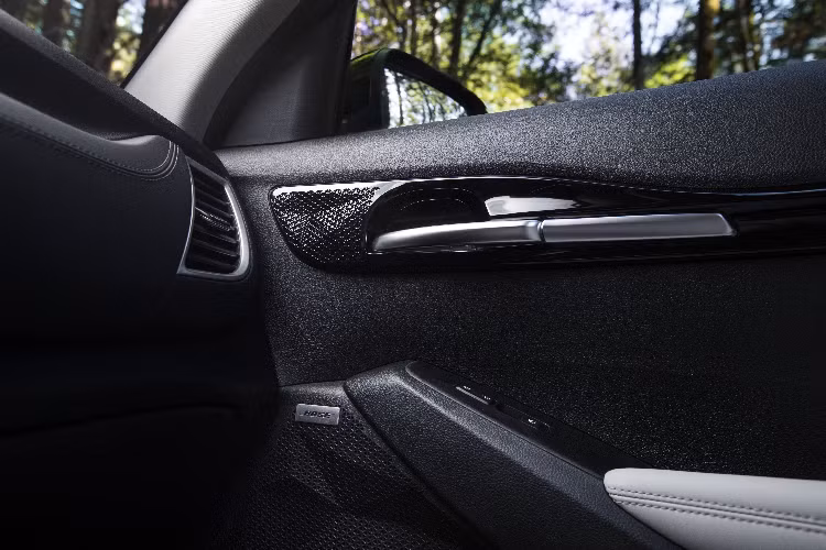 Động cơ diesel 1.5L có công suất 115 mã lực và mô-men xoắn 250 Nm.