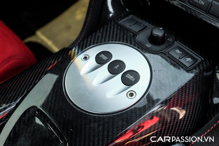 Lamborghini Gallardo LP560-4 sử dụng khối động cơ V10 hút khí tự nhiên, có dung tích 5.2 lít, sản sinh công suất tối đa 560 mã lực và mô men xoắn cực đại đạt mức 540 Nm. “Siêu bò” chỉ mất 3,7 giây để tăng tốc từ 0-100 km/h, trước khi đạt tốc độ tối đa 325 km/h.