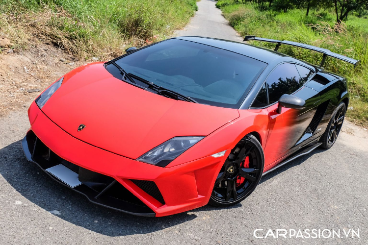 Phiên bản Gallardo Squadra Corse được trang bị khối động cơ V10 có công suất lên đến 570 mã lực và chỉ mất 3,4 giây để tăng tốc từ 0-100 km/h. Theo tiết lộ của chủ nhân, động cơ của “siêu bò” xuất hiện trong bài viết đã được độ lại nhằm mang đến những trải nghiệm lái phấn khích hơn.