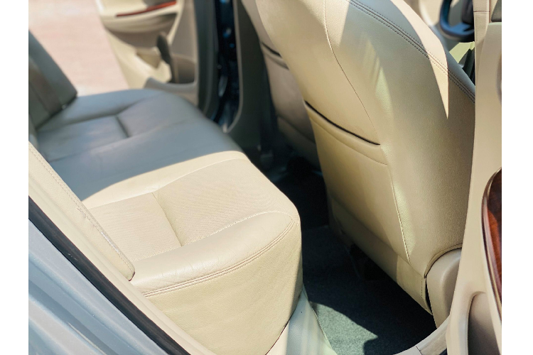 Là dòng xe lâu đời trong phân khúc khi được ra mắt lần đầu tại Việt Nam vào 1996, mặc dù Toyota Corolla Altis không được khách hàng đánh giá cao về trang bị, độ an toàn hay niềm vui cầm lái.