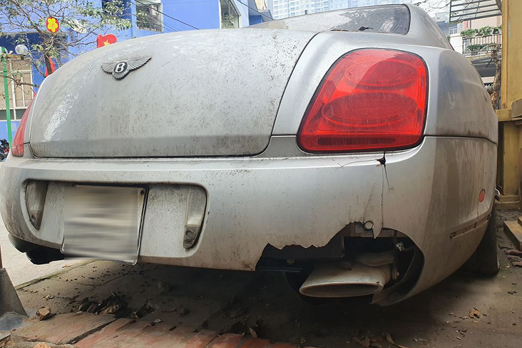 Tại thị trường Việt Nam, Bentley Continental Flying Spur là một trong những mẫu xe được các đại gia yêu thích. Xe được trang bị khối động cơ W12, công suất tối đa 552 mã lực và mô-men xoắn cực đại 649 Nm, kết hợp số tự động 6 cấp. Nó mất khoảng 4,9 giây để đạt vận tốc 100 km/h từ vị trí xuất phát trước khi đạt tốc độ tối đa 314 km/h.