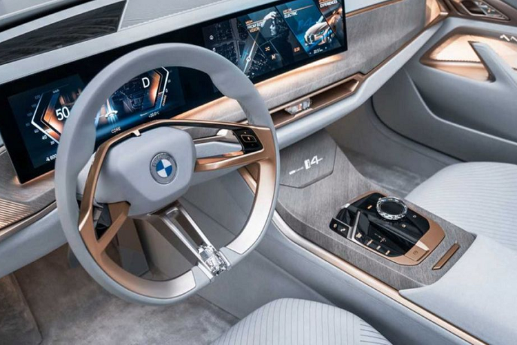 “BMW Concept i4 sẽ là sản phẩm chủ lực của công nghệ điện hóa của thương hiệu BMW,” trích lời Phó giám đốc Thiết kế, ông Adrian van Hooydonk. “Xe sở hữu thiết kế năng động, gọn gàng và thanh lịch. Để nói ngắn gọn: i4 là một chiếc BMW hoàn hảo với lượng khí thải môi trường bằng không.”