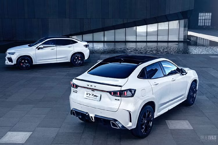 Mẫu xe CUV Wey VV7 GT từng được ra mắt tại Trung Quốc vào năm 2017, được thiết kế dựa trên mẫu xe Haval H6 hiện đang mở bán tại một số quốc gia thuộc EU. Khoảng một năm trước, Wey đã ký hợp đồng với hãng độ Brabus nổi tiếng của Đức và sản phẩm đầu tiên của sự hợp tác này là chiếc Wey VV7 GT thế hệ mới.