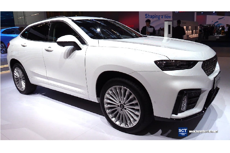 Hãng độ Đức đã nâng cấp phiên bản GT chủ yếu ở ngoại hình. Chiếc Wey VV7 giờ đây có chắn bùn rộng hơn, bánh xe 21 inch, cản trước và sau được thiết kế lại hoàn toàn, bộ khuếch tán bổ sung ở phía sau, cũng tích hợp ống xả lớn hơn và đèn hậu mới với công nghệ LED. Nhà sản xuất ôtô Trung Quốc không cung cấp hình ảnh của nội thất nhưng nó cũng được cho là sẽ có một vài thay đổi.