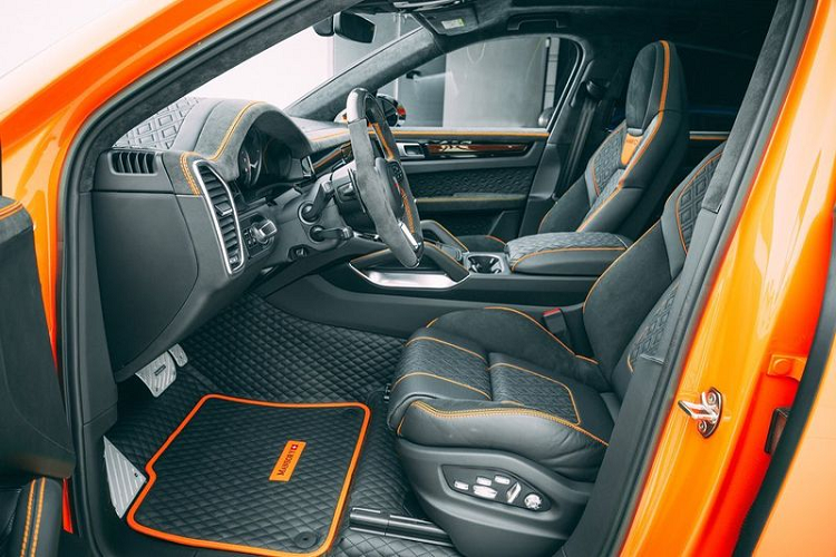 Làm tròn diện mạo bên ngoài là bộ la-zăng 10,5 × 23 inch, được hoàn thiện bằng màu đen mờ và bọc trong lốp xe Continental Sport Contact 6 có kích thước 315/25.